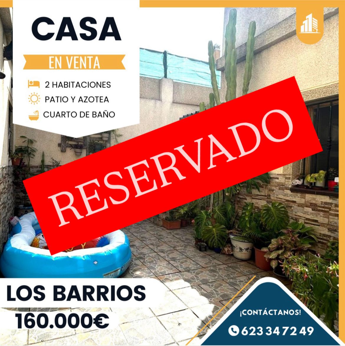 ‼️ EN VENTA PLANTA BAJA EN LOS BARRIOS‼️ 2 dormitorios amplios , cuarto de baño completo, cocina amueblada, salón, baño completo, hall, patio, lavadero, azotea, trastero