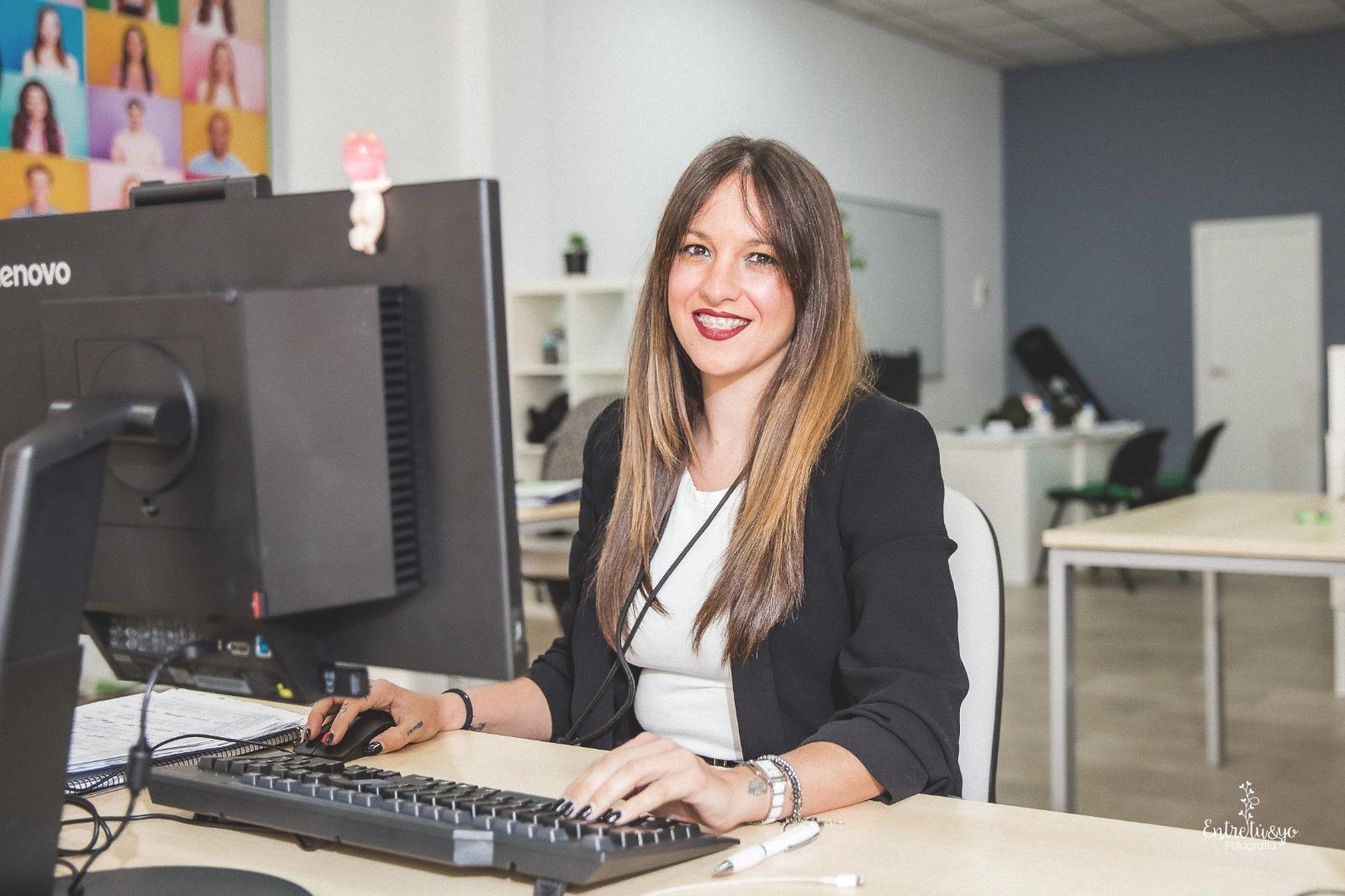 Lidia Serrano Castellón (Comercial)