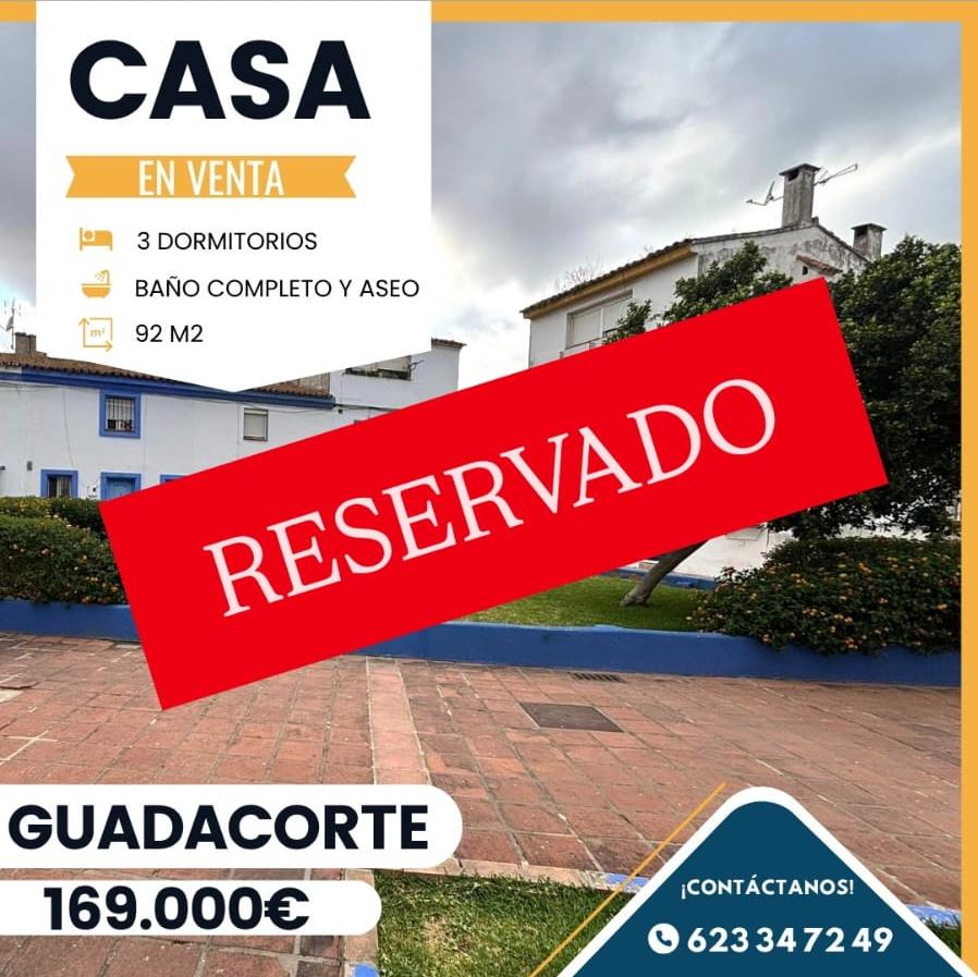 ‼️CASA ADOSADA EN VENTA EN GUADACORTE‼️ Salón amplio con chimenea, aire acondicionado y acceso al patio trasero,cocina independiente,aseo,patio con salida al jardín comunitario,3 dormitorios dobles( dos de ellos con armario empotrado y el principal con aire acondicionado),baño completo,REFORMADA HACE 4 AÑOS,FONTANERIA Y ELECTRICIDAD CAMBIADA.....